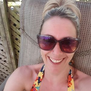 Meet your Posher, Carrie